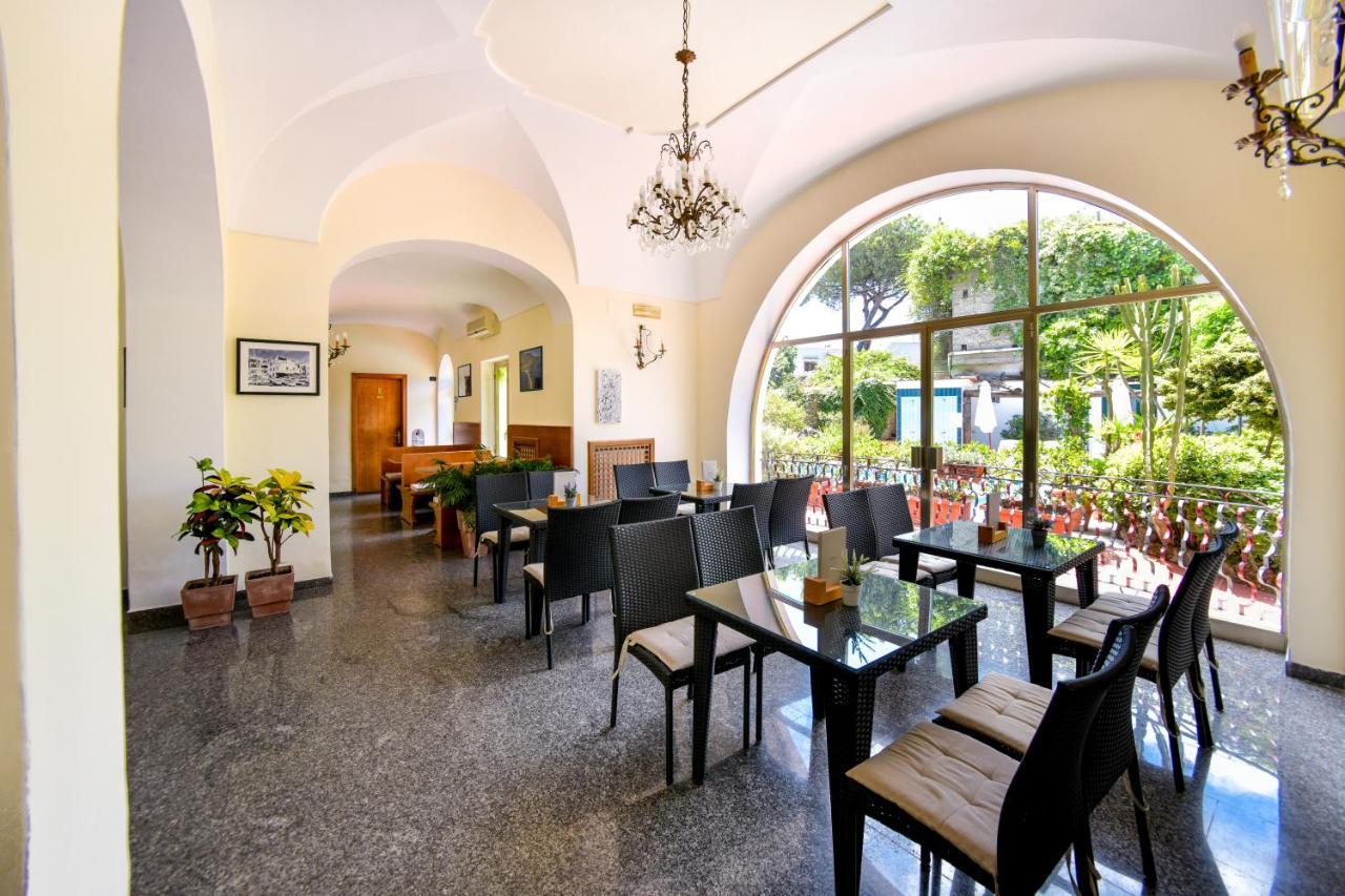 Hotel Pineta ايسكيا المظهر الخارجي الصورة
