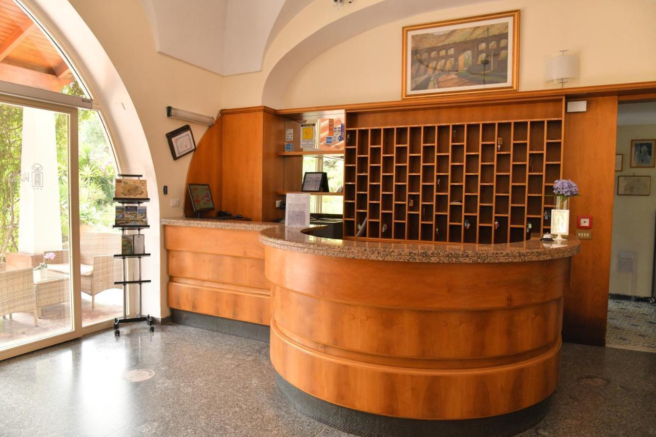 Hotel Pineta ايسكيا المظهر الخارجي الصورة