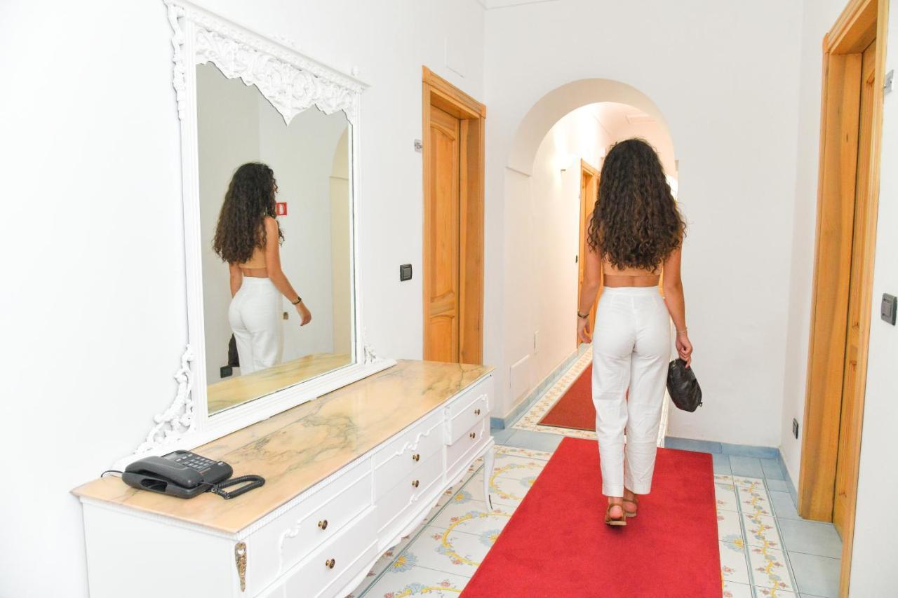 Hotel Pineta ايسكيا المظهر الخارجي الصورة