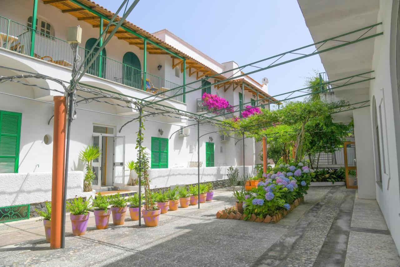 Hotel Pineta ايسكيا المظهر الخارجي الصورة