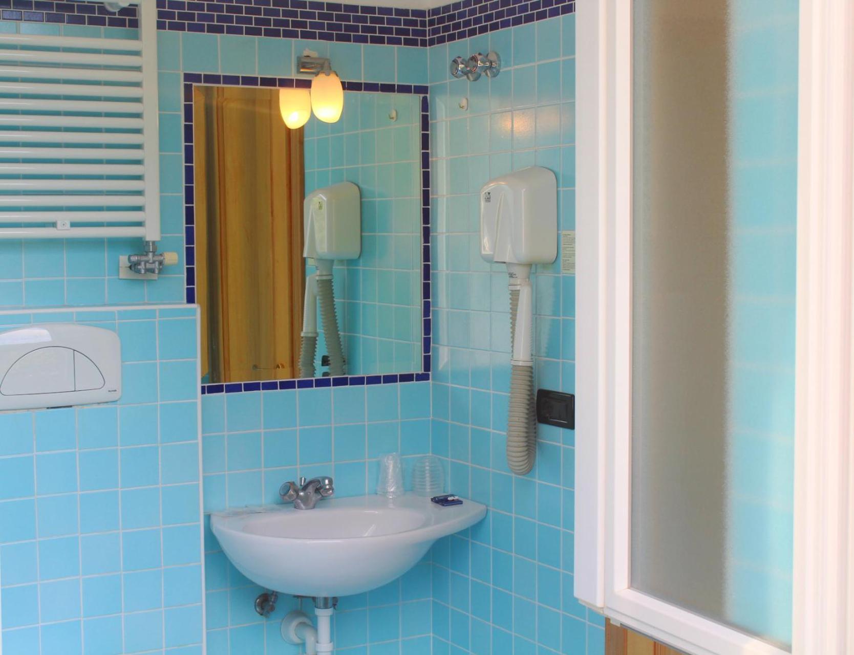 Hotel Pineta ايسكيا المظهر الخارجي الصورة