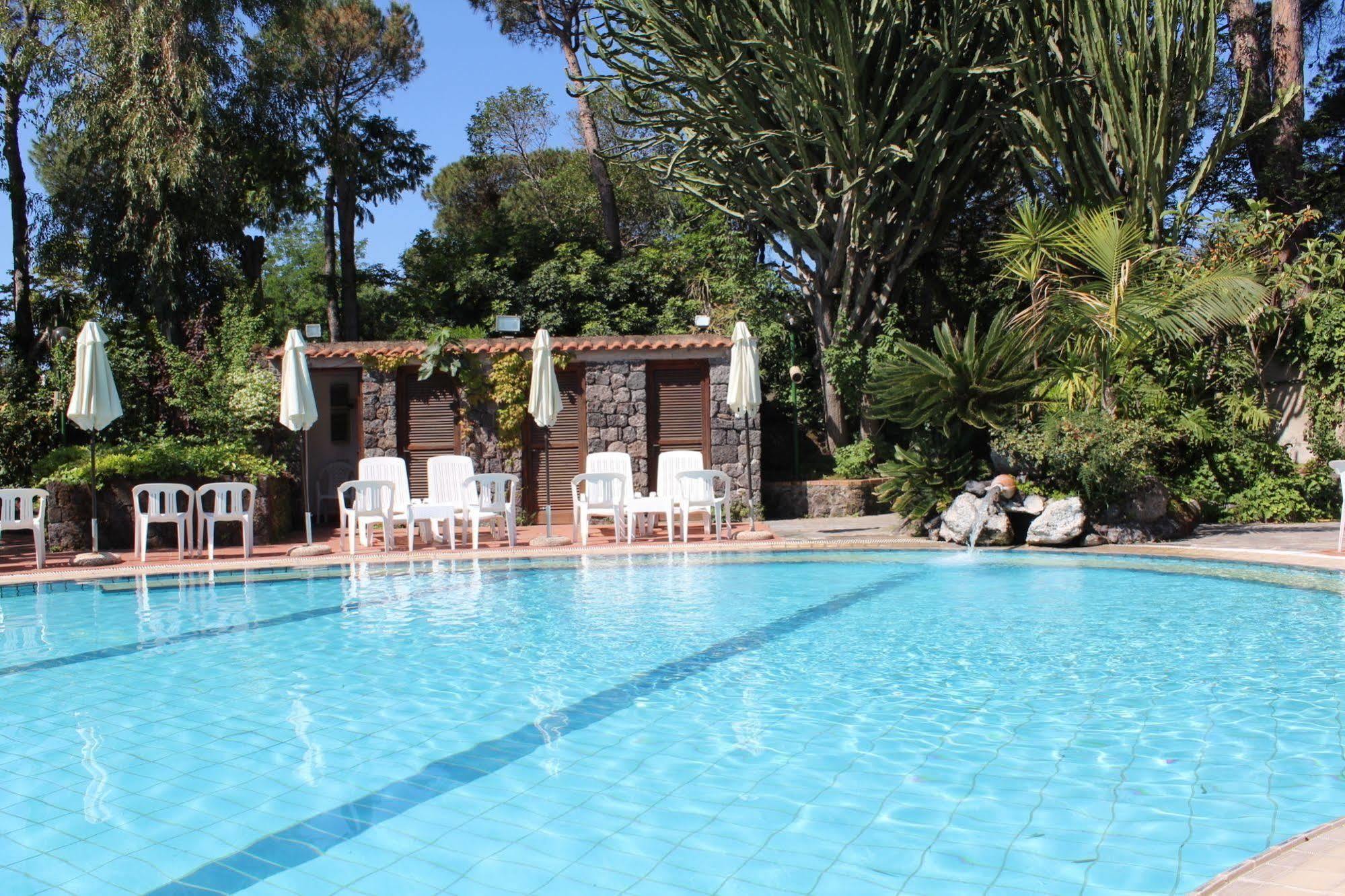 Hotel Pineta ايسكيا المظهر الخارجي الصورة