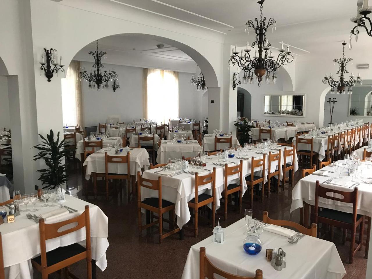 Hotel Pineta ايسكيا المظهر الخارجي الصورة